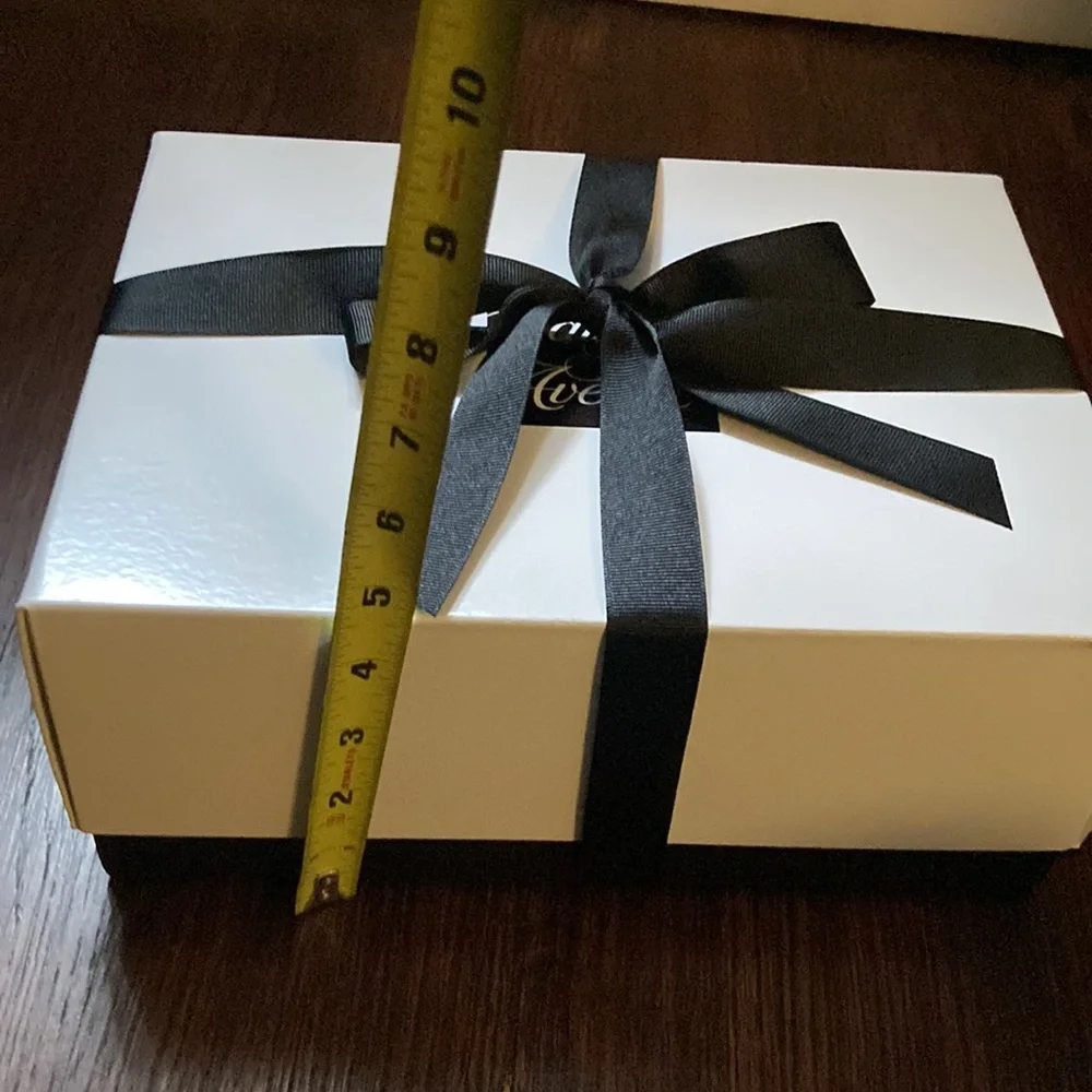 NWT: Authentic Saks Fifth Avenue gift box (no product)